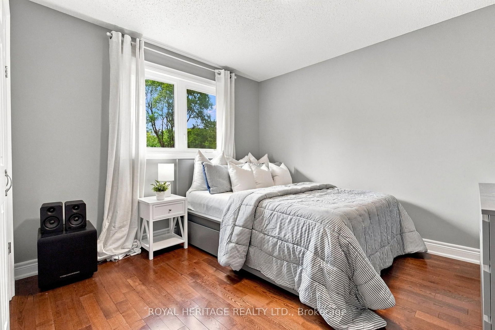 816 Sheppard Avenue • Pickering, ON photo 16