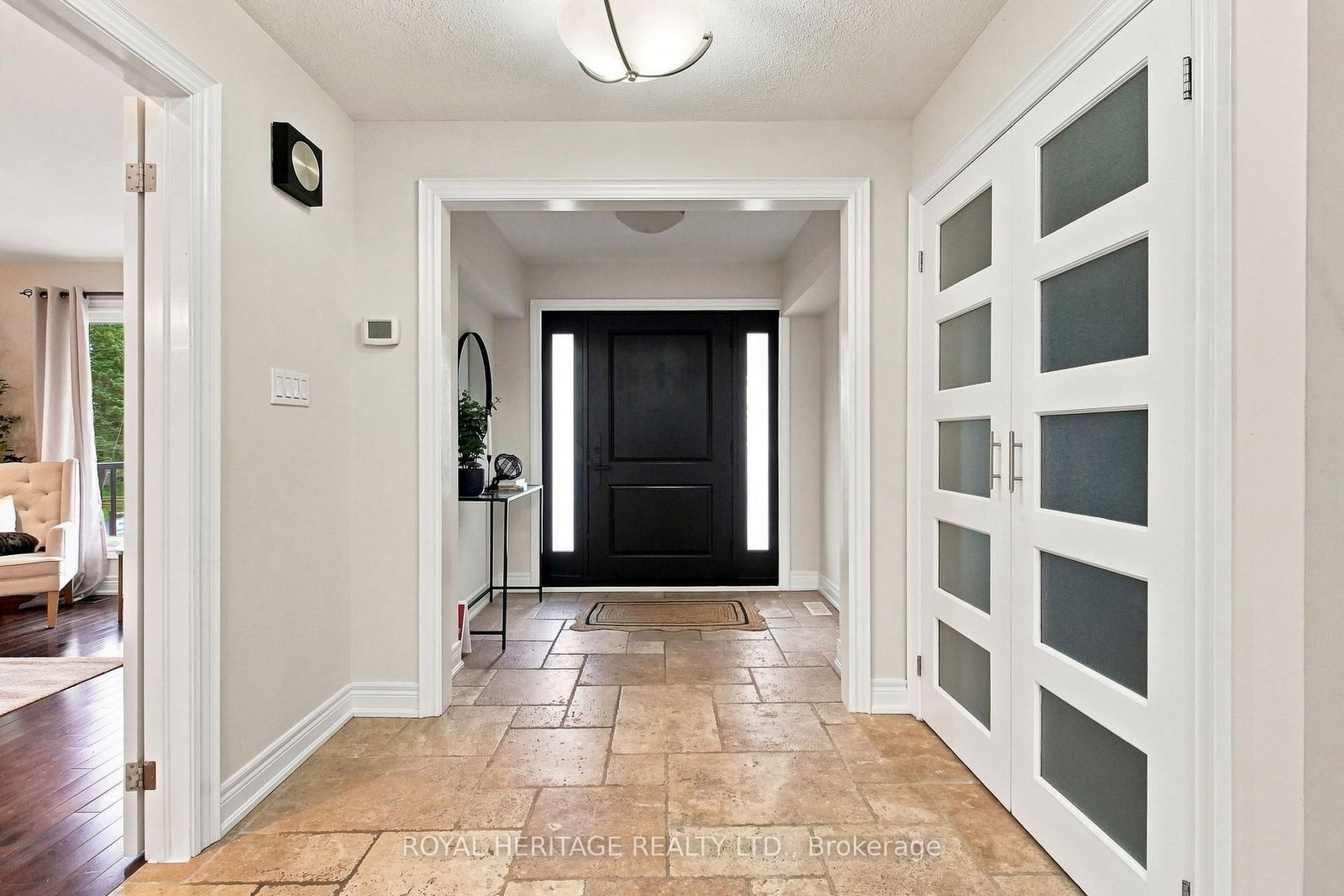 816 Sheppard Avenue • Pickering, ON photo 3