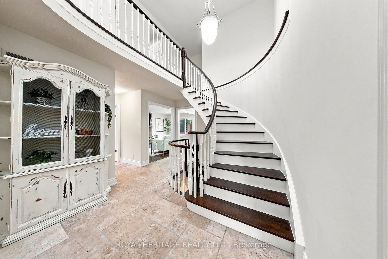 816 Sheppard Avenue • Pickering, ON photo 4