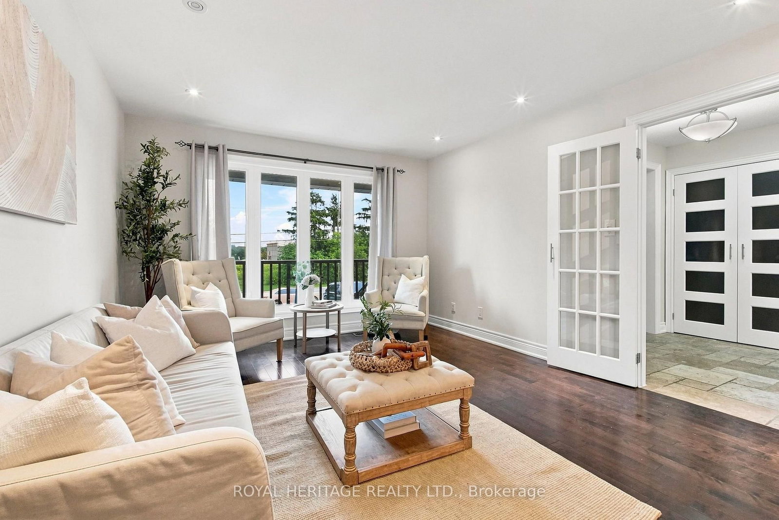 816 Sheppard Avenue • Pickering, ON photo 6