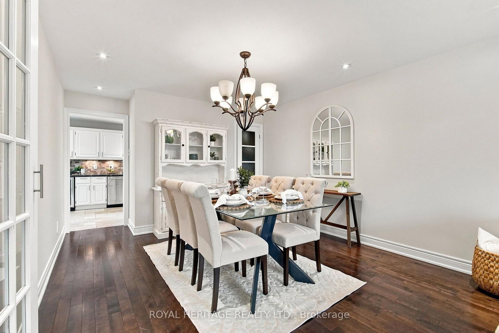 816 Sheppard Avenue • Pickering, ON photo 8