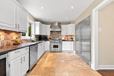 816 Sheppard Avenue • Pickering, ON photo 9