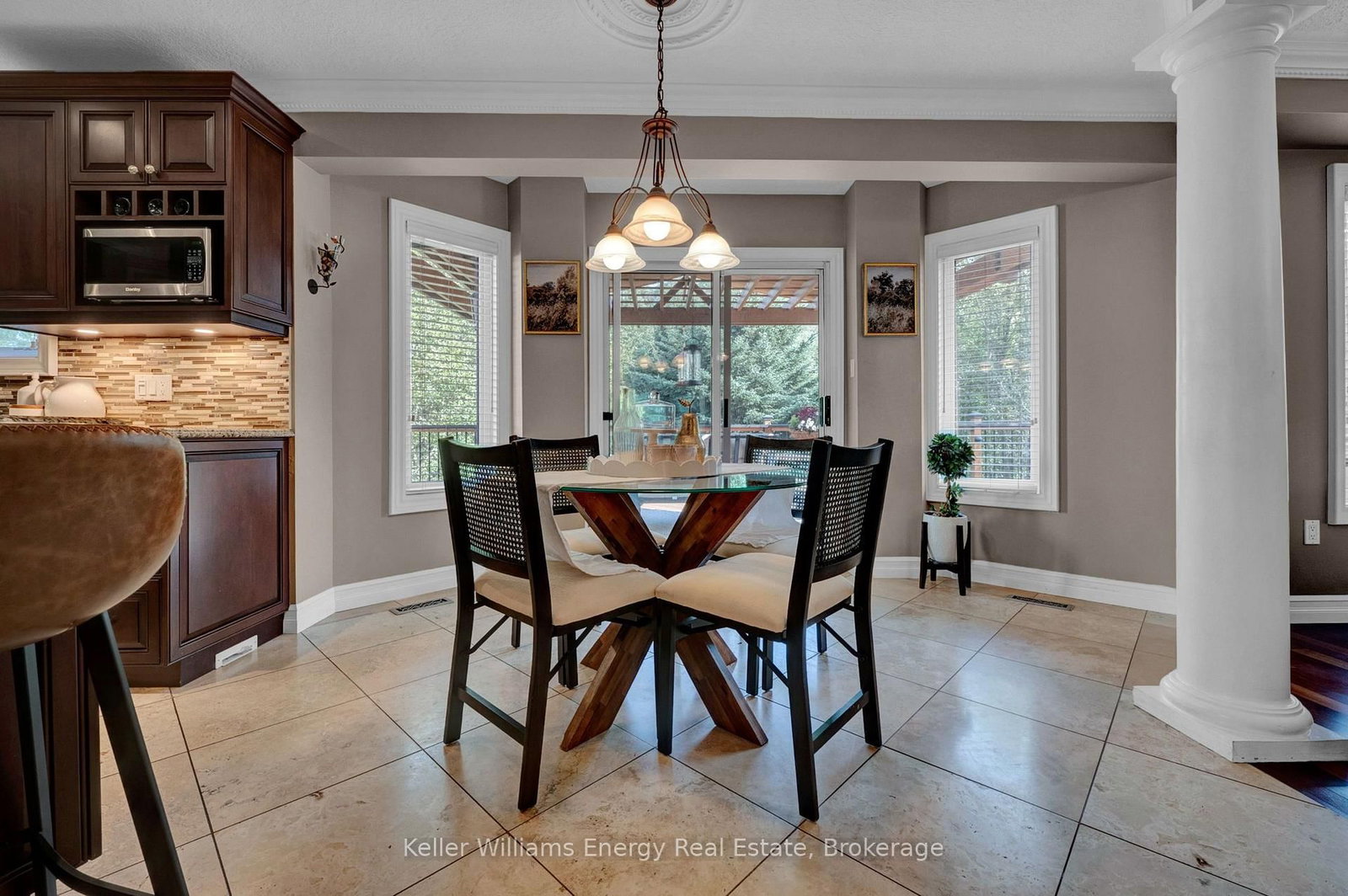 35 Living Court • Clarington, ON photo 12