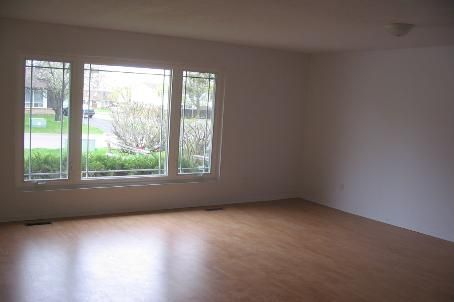 402 Chandos Crt, Oshawa, L1J6R1 | Image 2