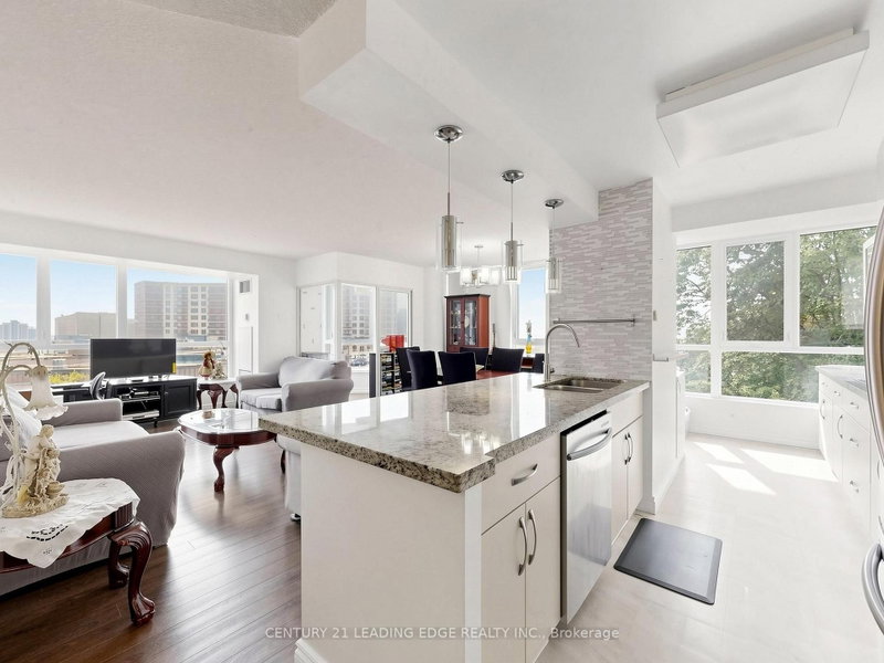 204 - 3231 Eglinton Avenue E