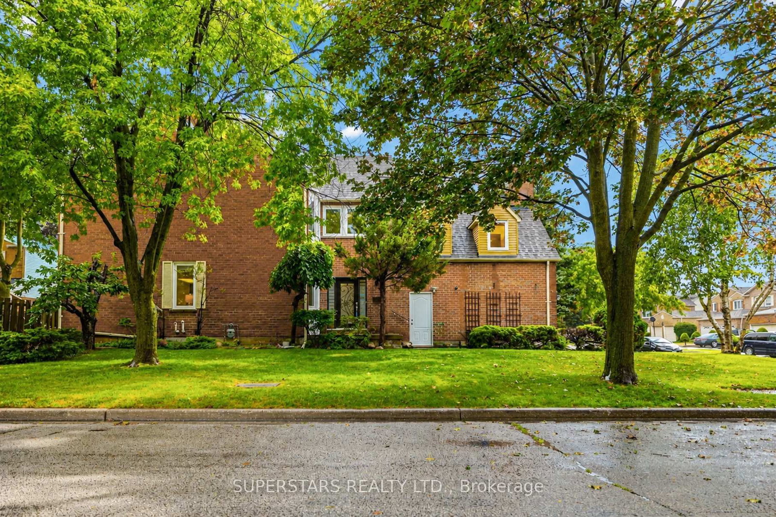 48 Coverdale Crescent • Toronto, ON photo 5