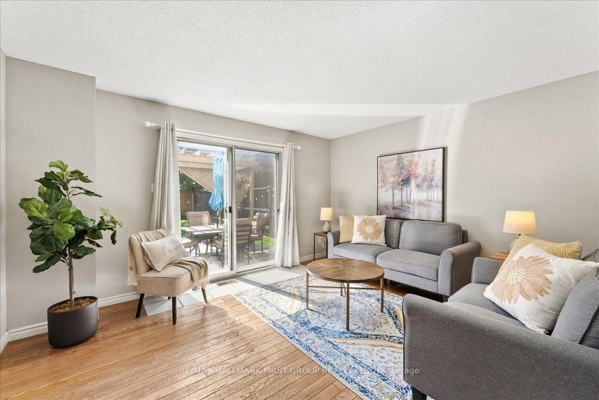 24 Fernbank Place • Whitby, ON photo 3
