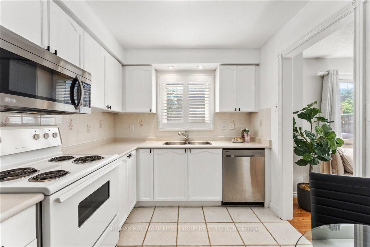 24 Fernbank Place • Whitby, ON photo 6