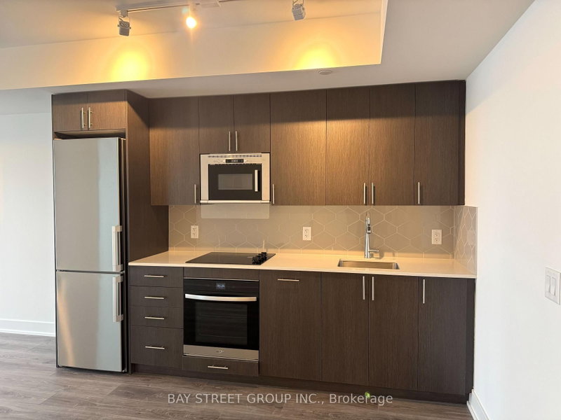 1010 - 2545 Simcoe Street N