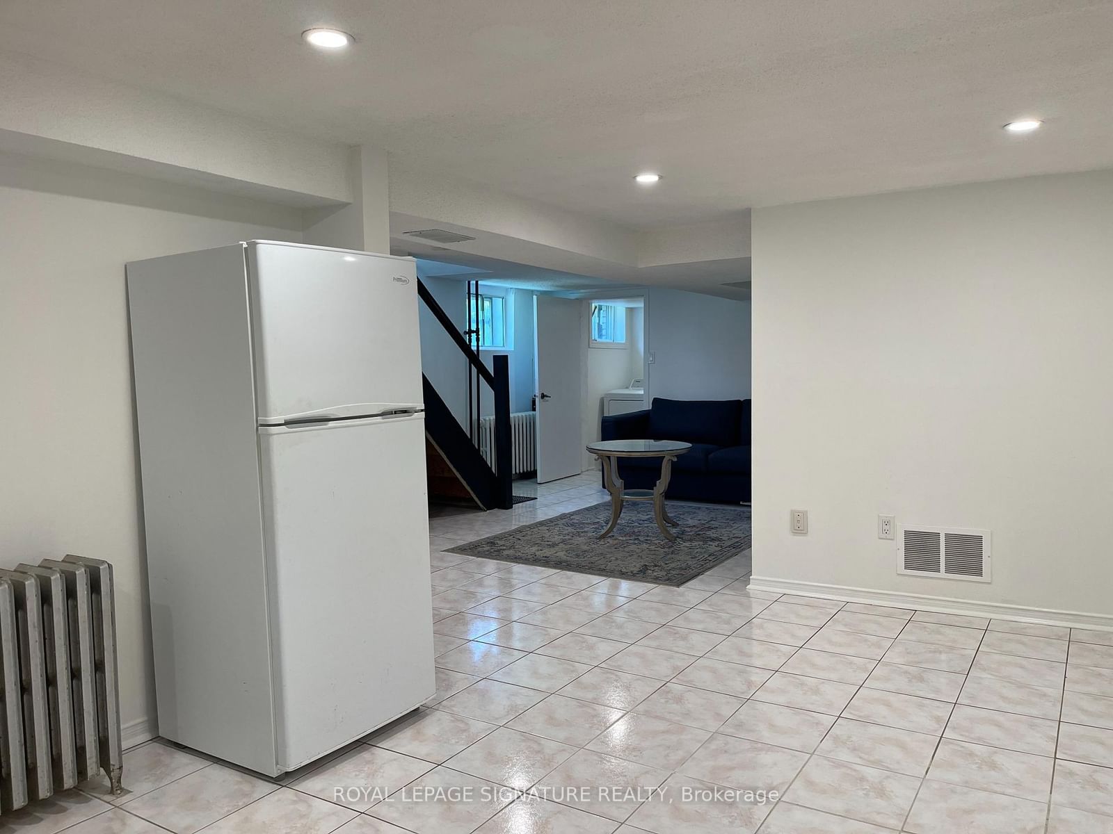 Bsmt - 24 Weymouth Avenue, Toronto 4