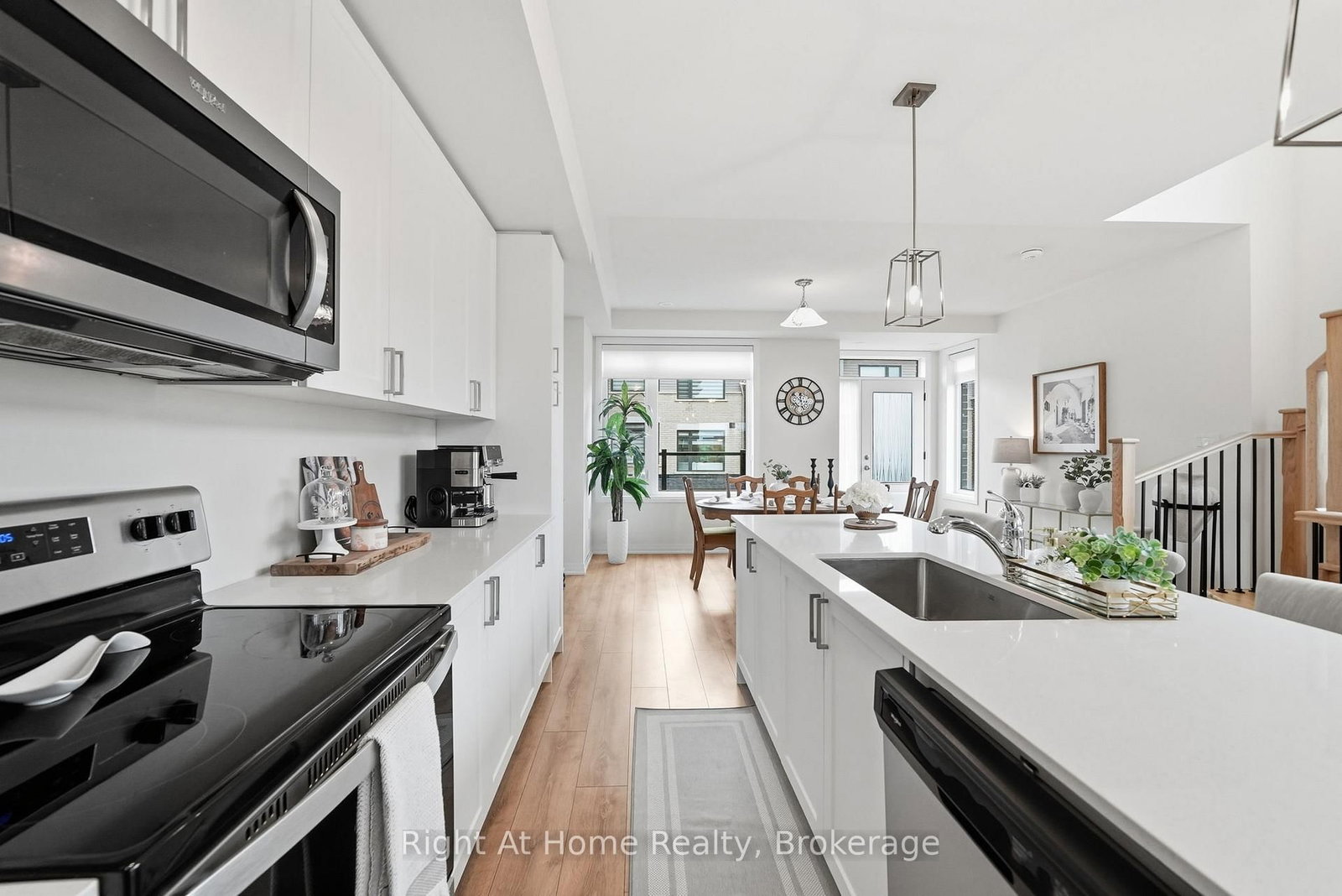52 Emmas Way • Whitby, ON photo 10