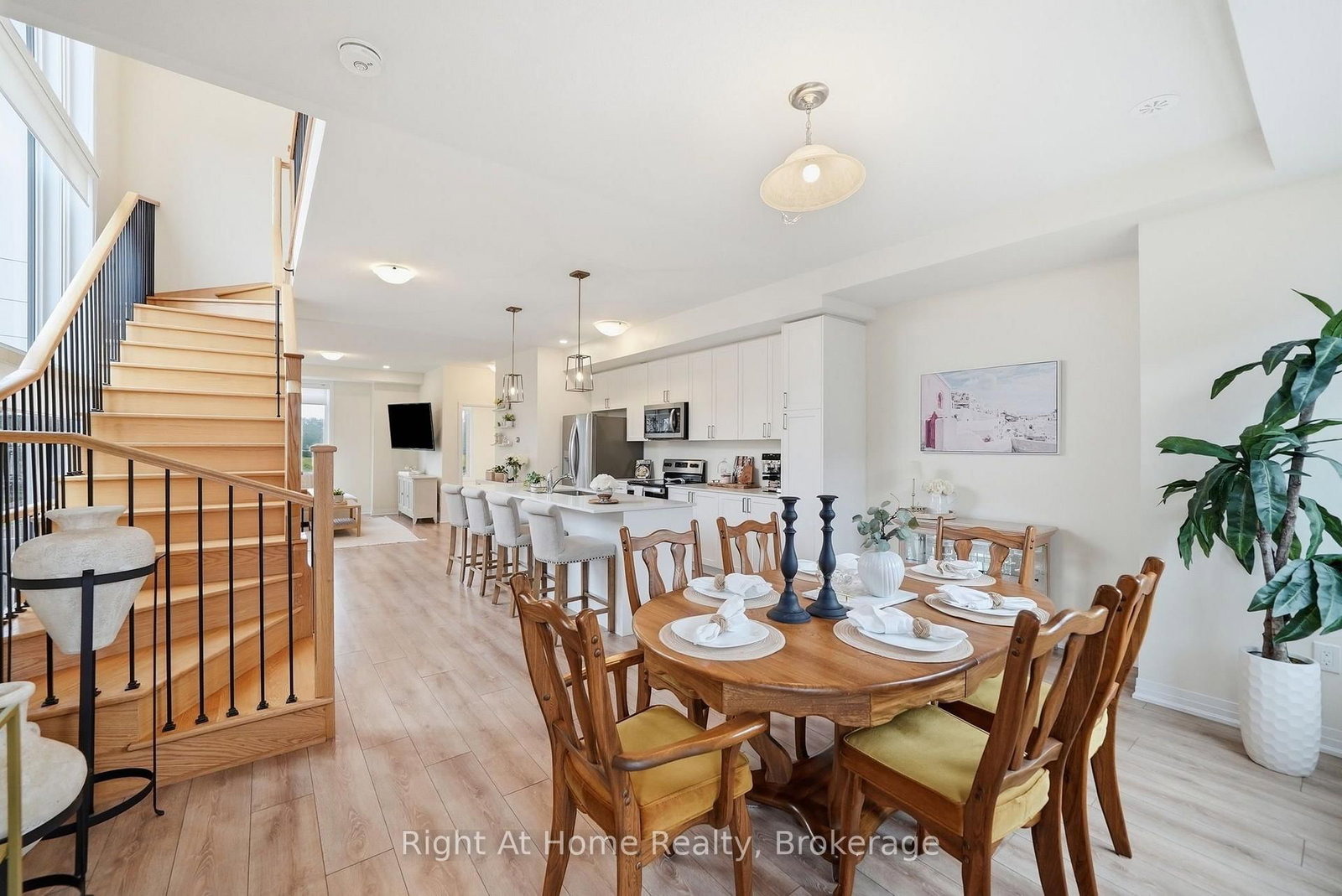 52 Emmas Way • Whitby, ON photo 12