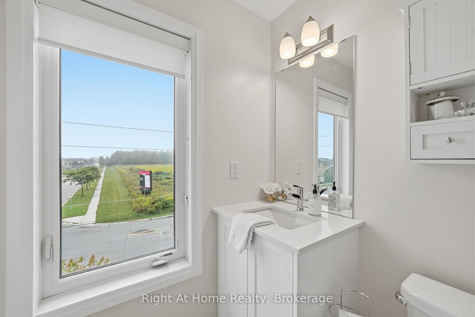 52 Emmas Way • Whitby, ON photo 27
