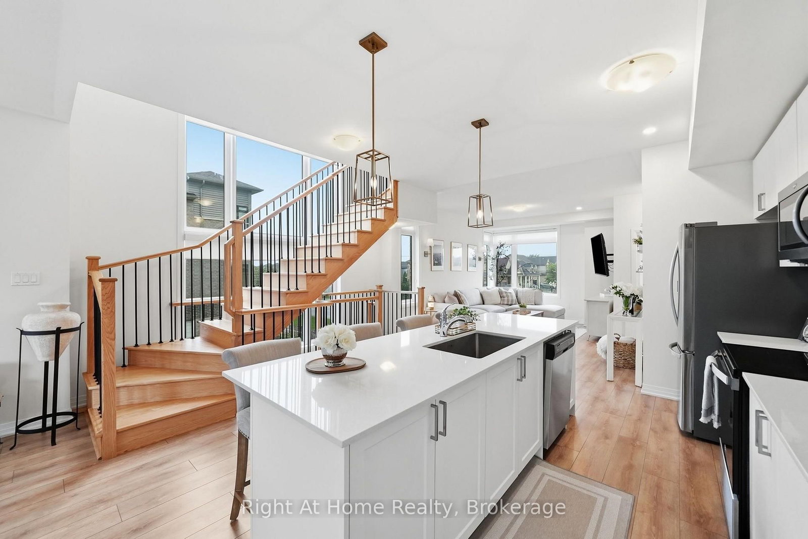 52 Emmas Way • Whitby, ON photo 9