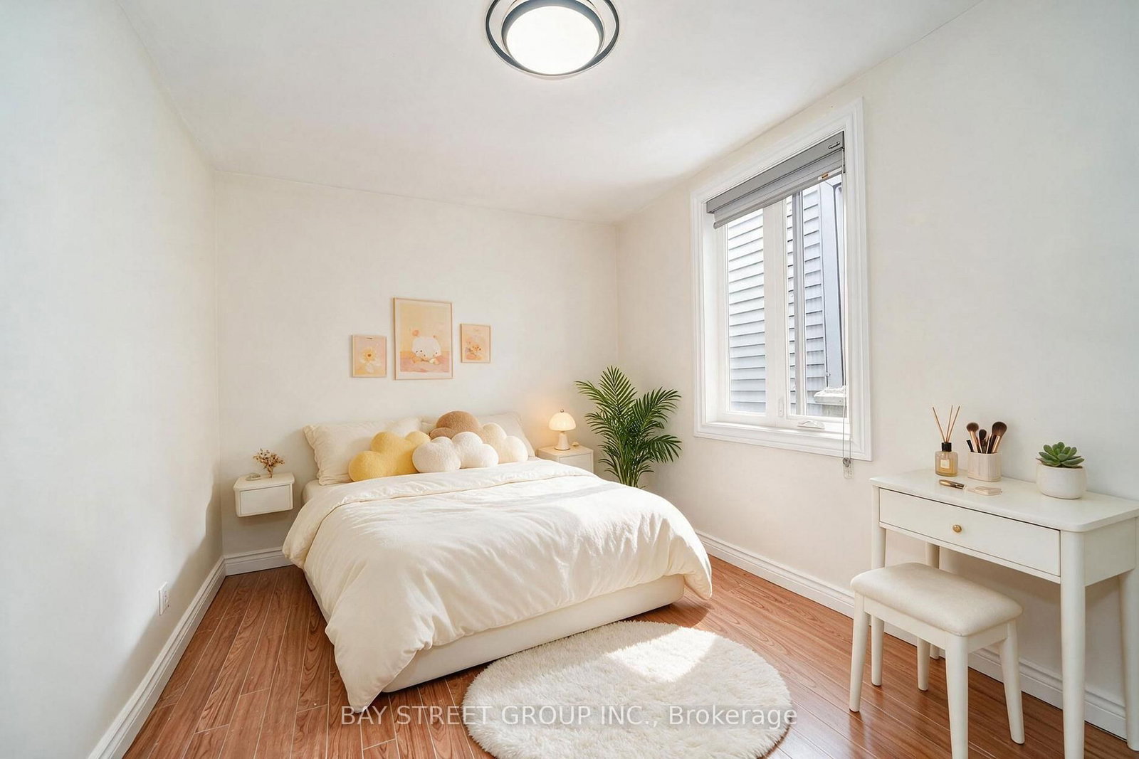 54 Thyra Avenue • Toronto, ON photo 14