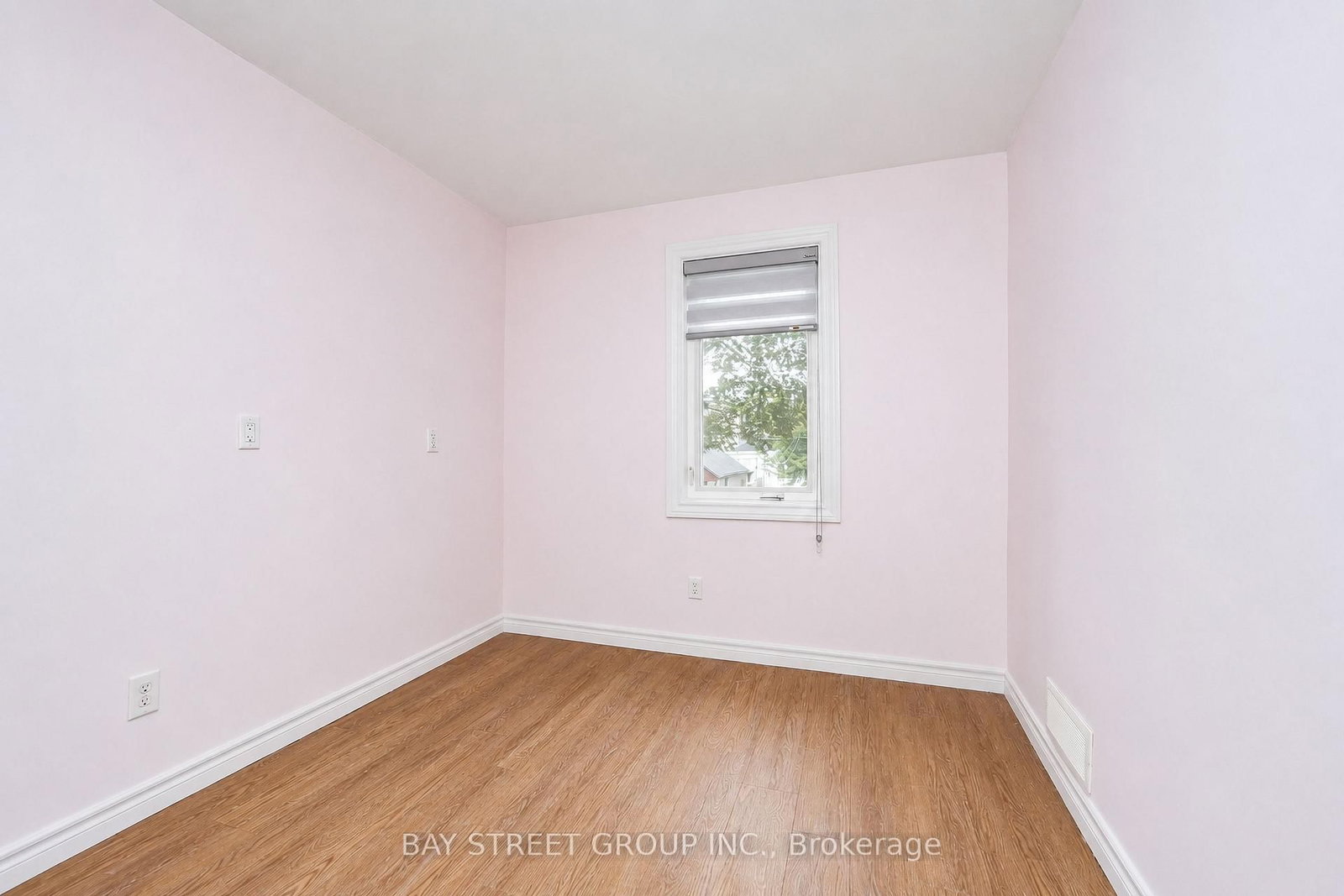 54 Thyra Avenue • Toronto, ON photo 15