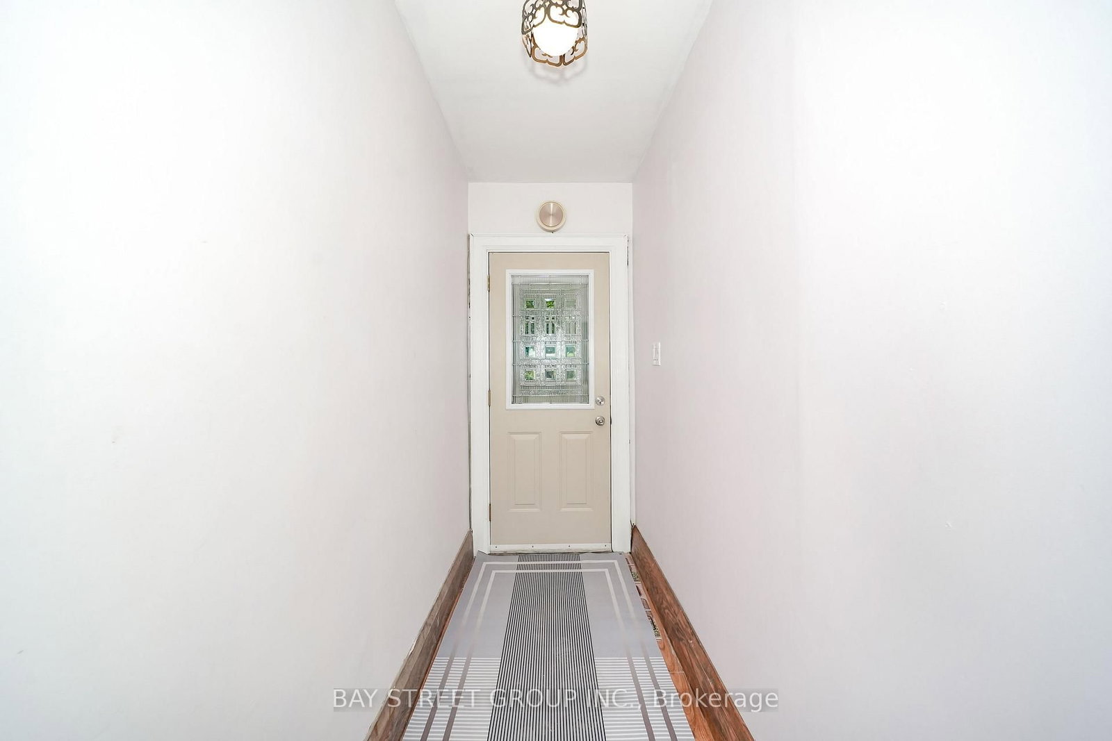 54 Thyra Avenue • Toronto, ON photo 3