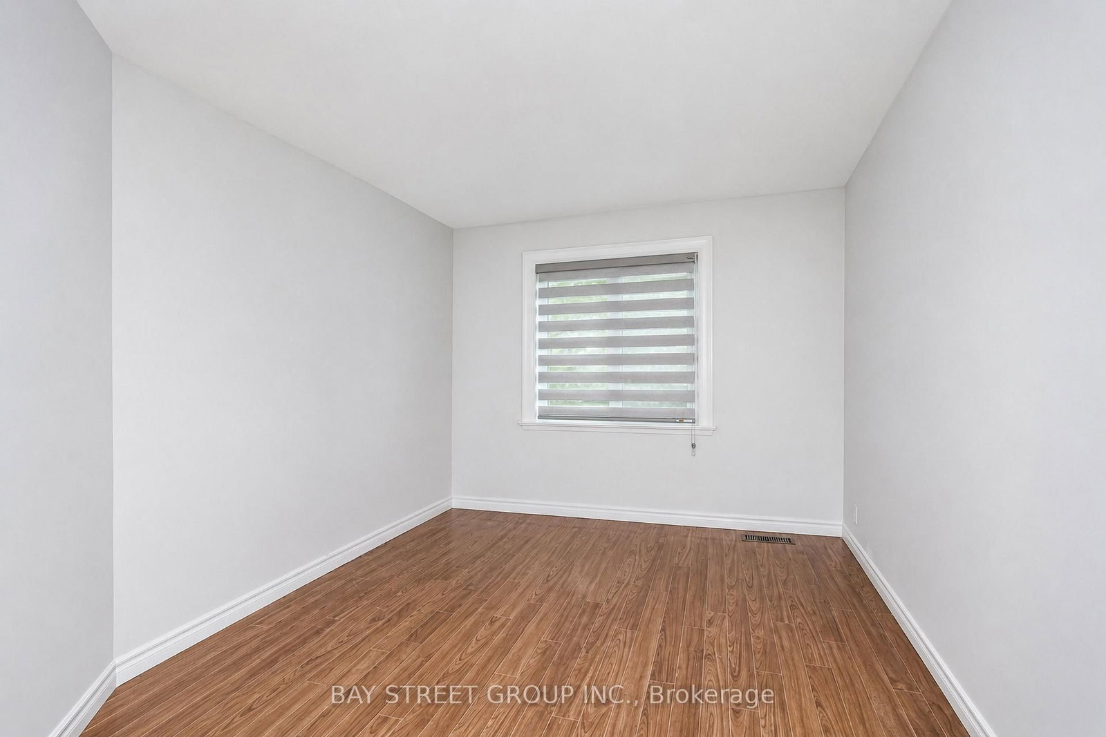 54 Thyra Avenue • Toronto, ON photo 4