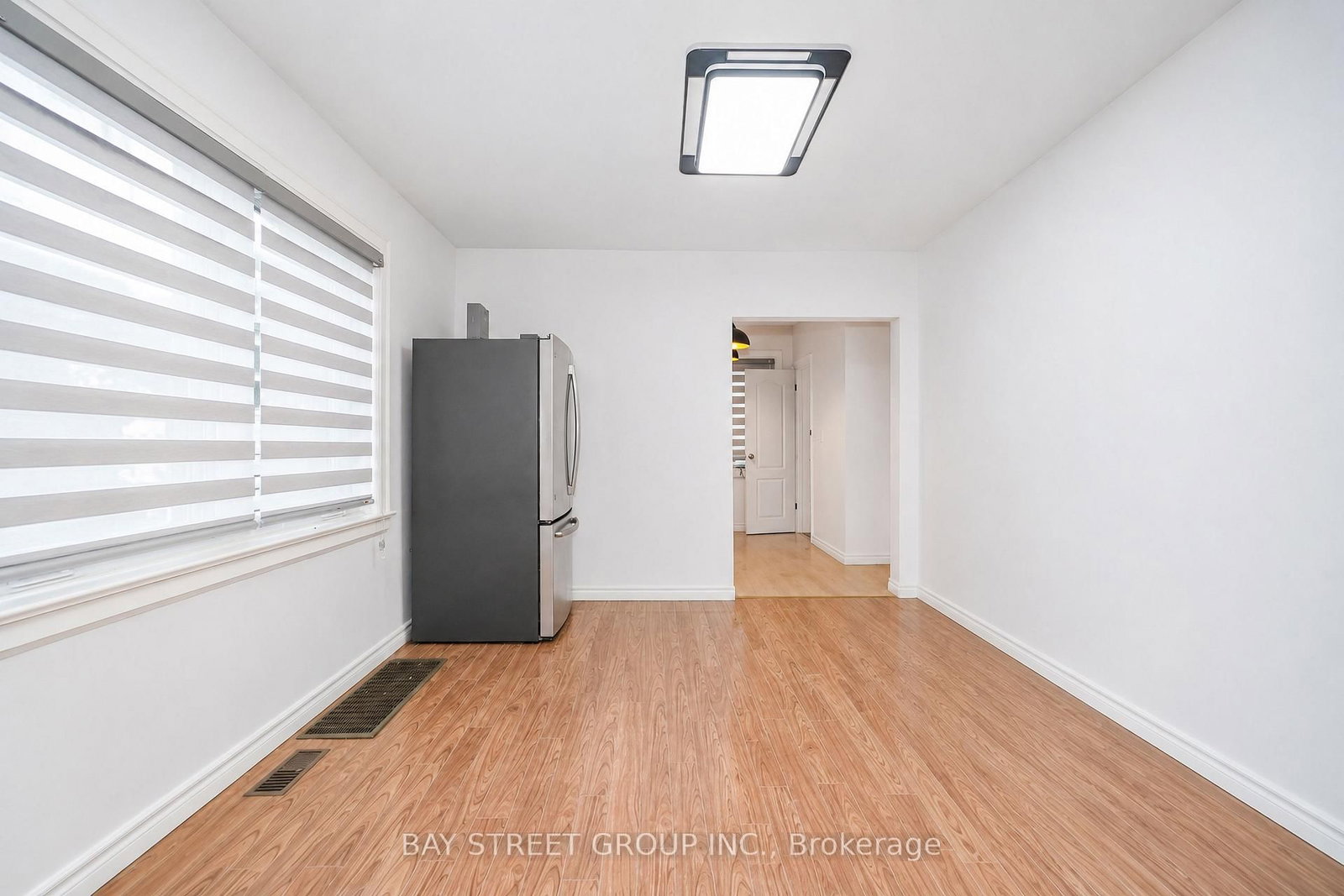 54 Thyra Avenue • Toronto, ON photo 7