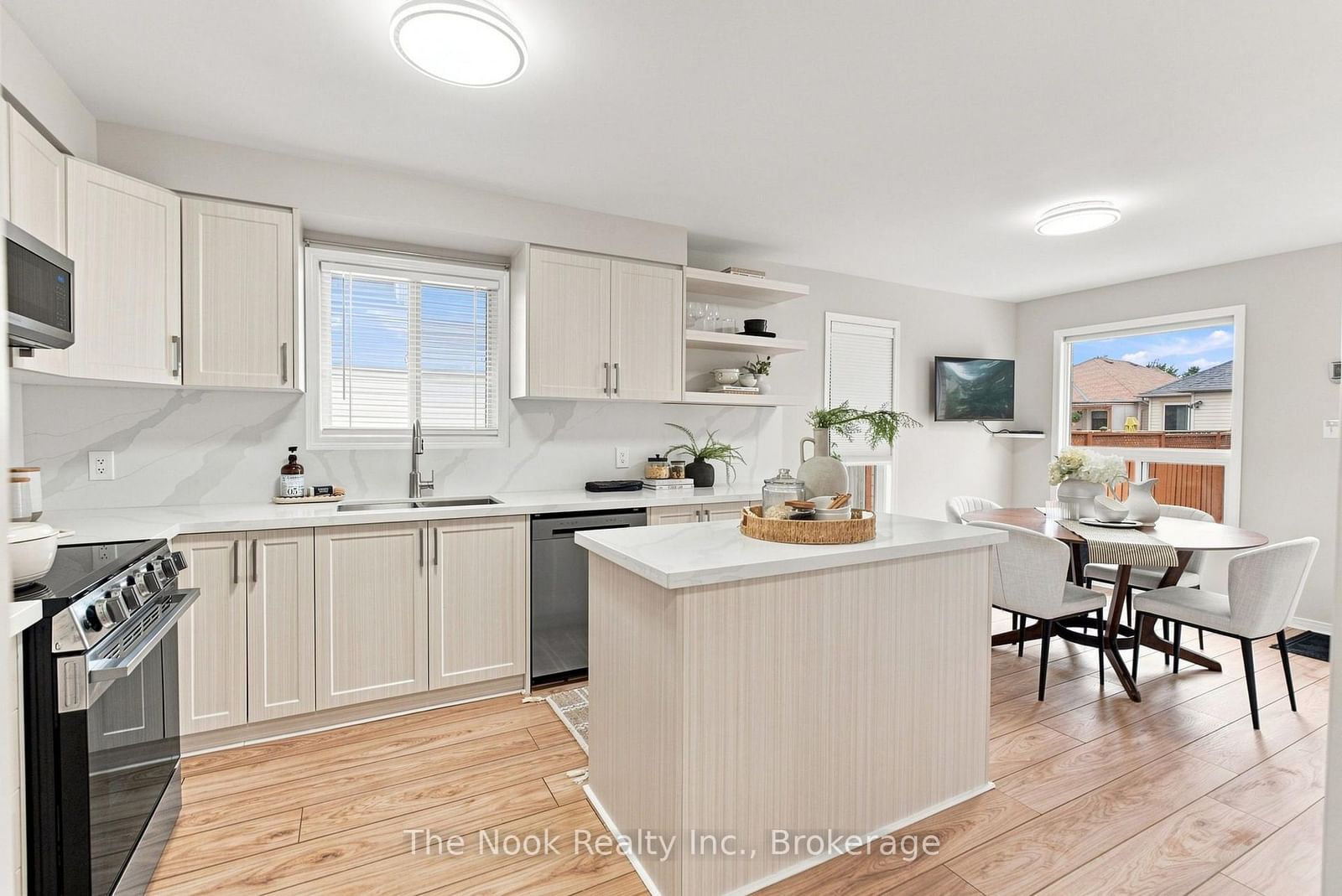 638 Longworth Avenue • Clarington, ON photo 4