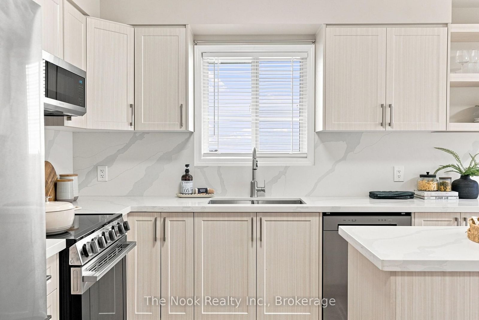 638 Longworth Avenue • Clarington, ON photo 5