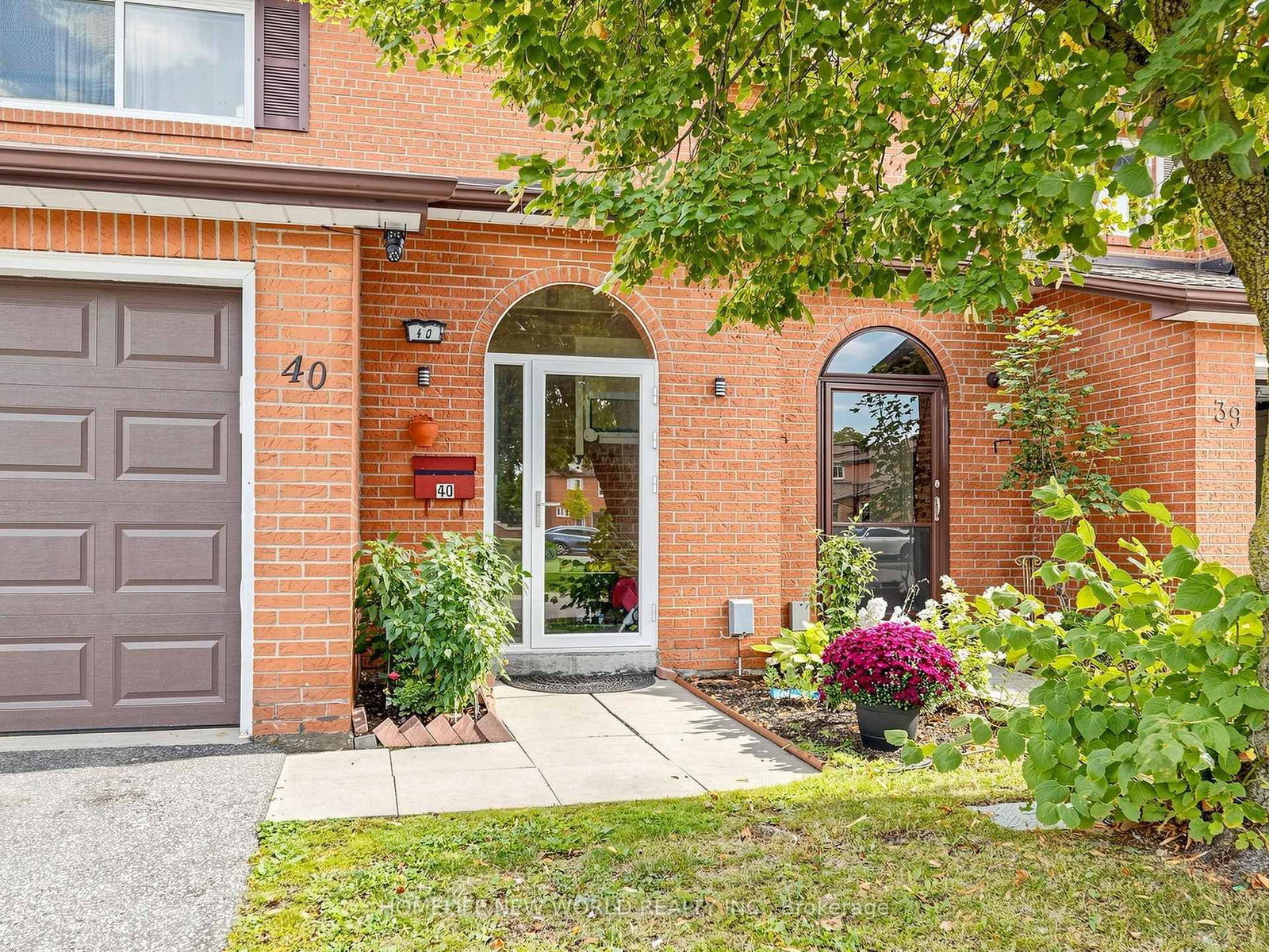 90 Crockamhill Drive • #40 • Toronto, ON photo 4