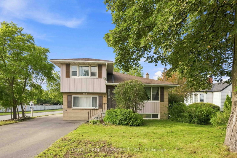 118 Rossland Road W