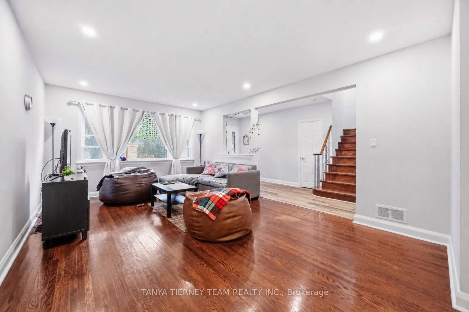 118 Rossland Road W • Oshawa, ON photo 5