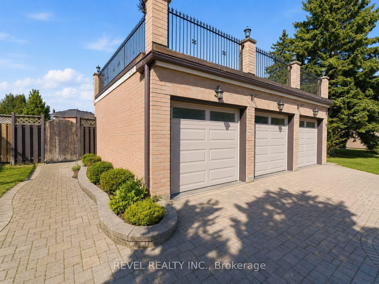 88 Lake Driveway W • Ajax, ON photo 4