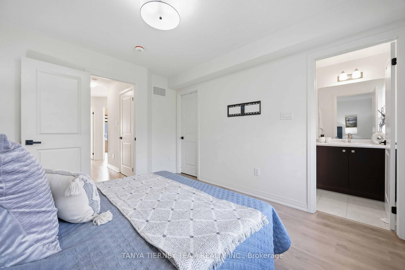 53 Emmas Way • Whitby, ON photo 33