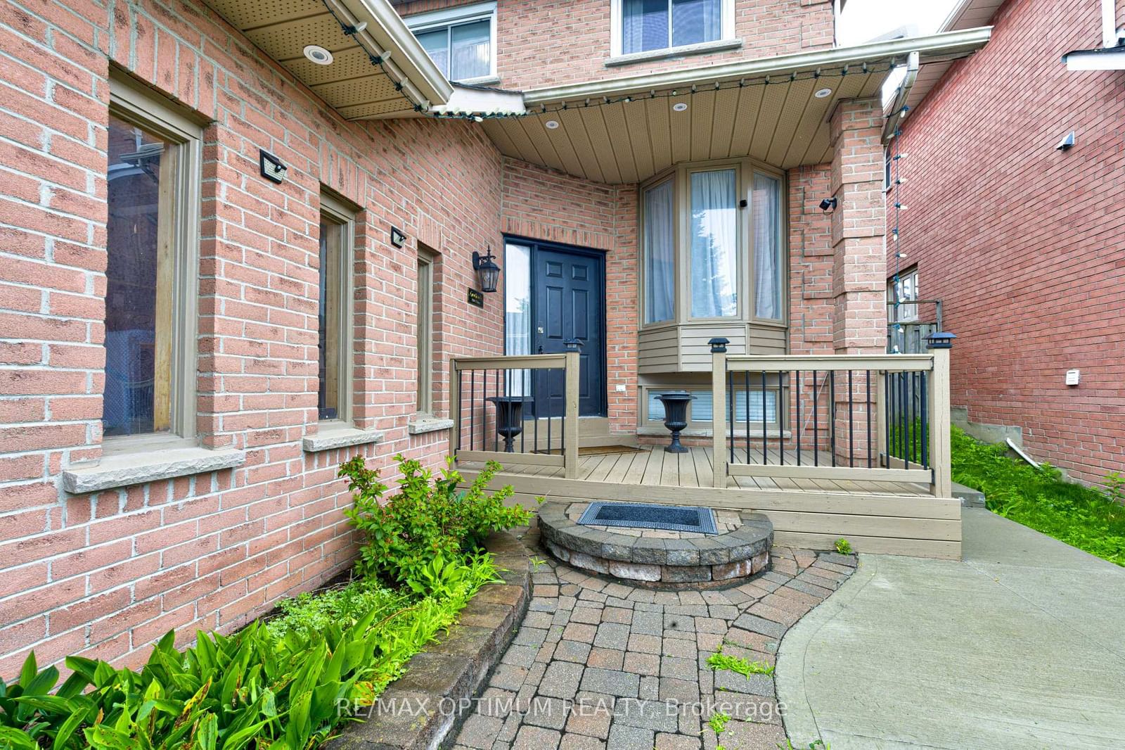11 Murkar Crescent • Whitby, ON photo 4