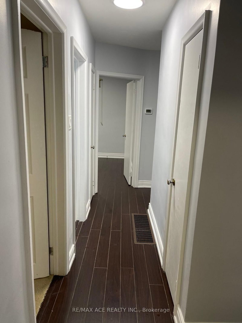 55 Brenda Cres photo 5