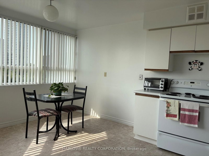 1215 - 4 Park Vista