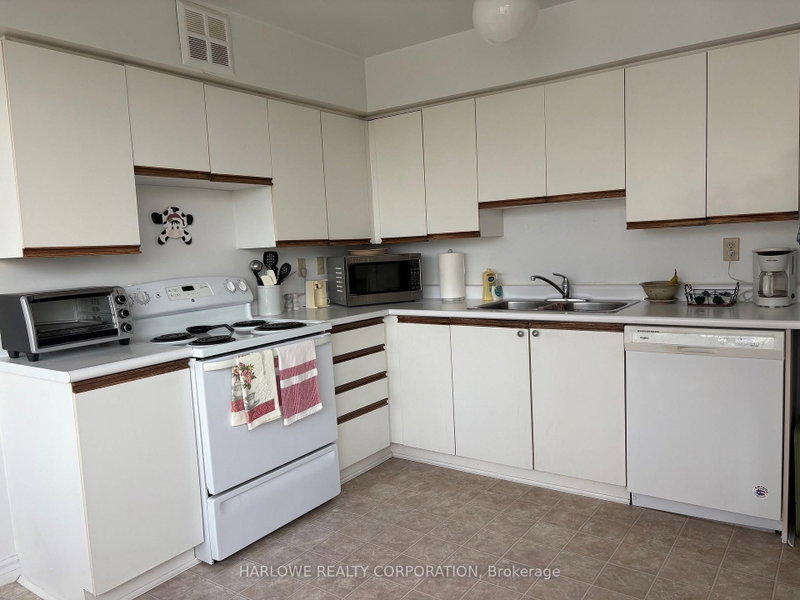 1215 - 4 Park Vista