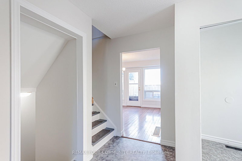 1319 Fenelon Crescent