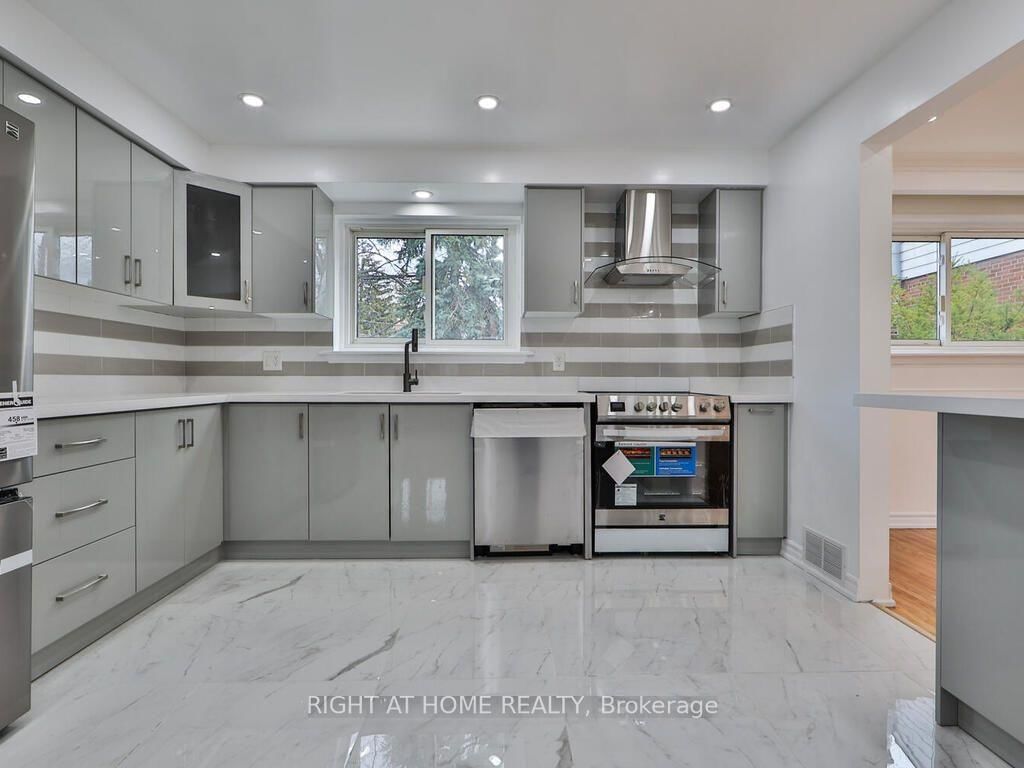 9 Allister Avenue • Toronto, ON photo 19