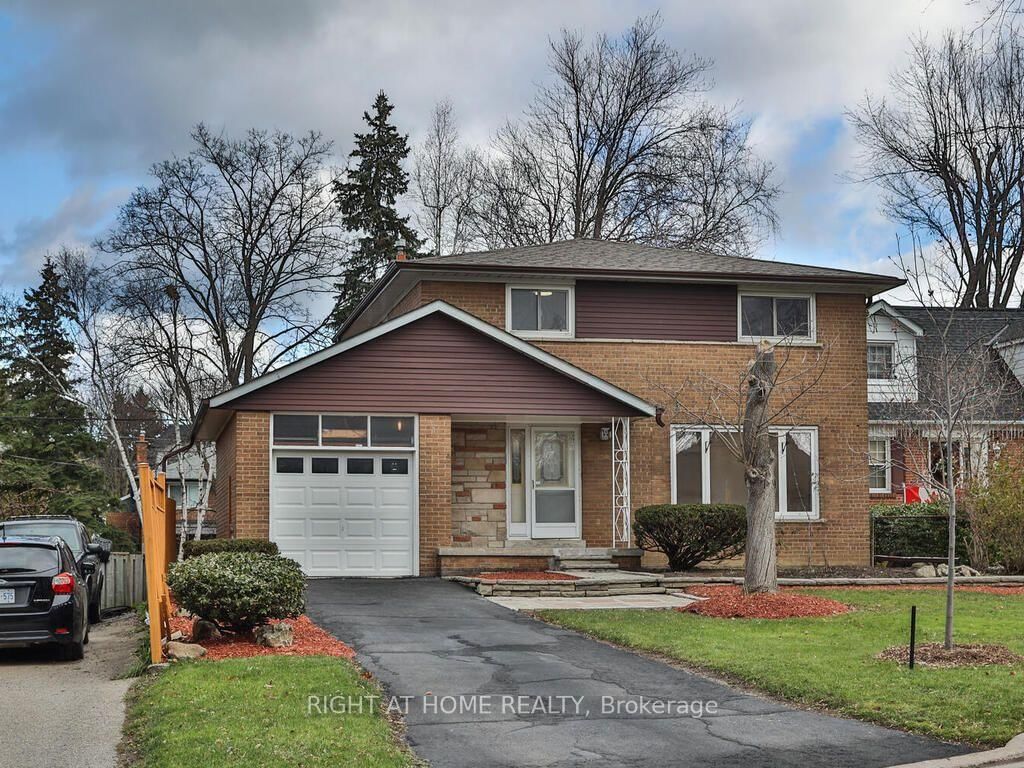 9 Allister Avenue • Toronto, ON photo 2
