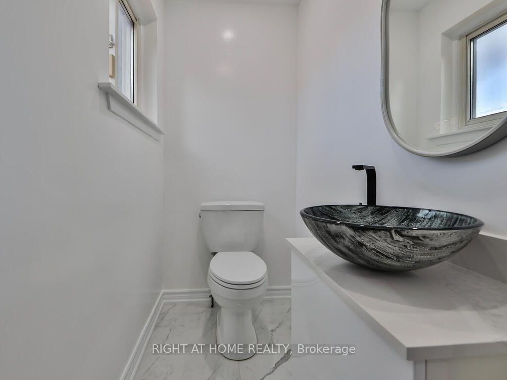 9 Allister Avenue • Toronto, ON photo 20