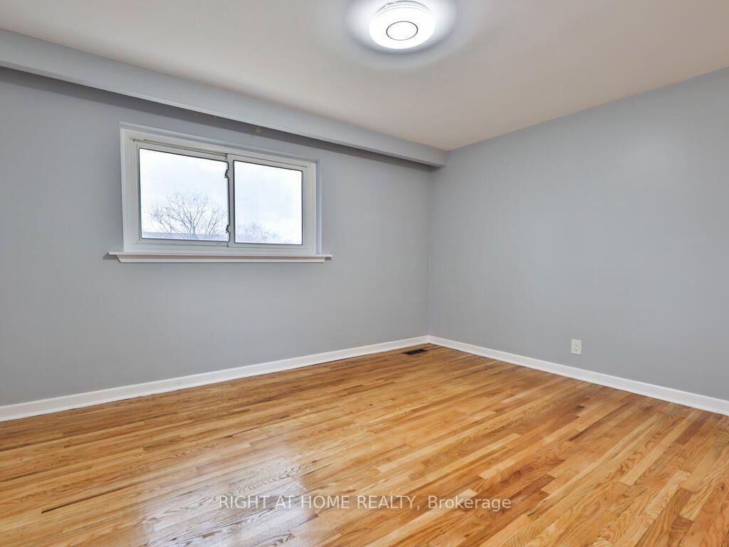 9 Allister Avenue • Toronto, ON photo 22