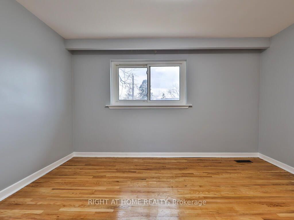9 Allister Avenue • Toronto, ON photo 23
