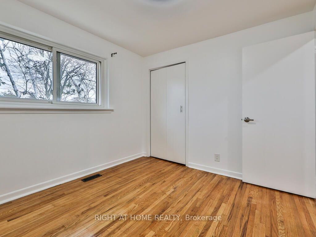 9 Allister Avenue • Toronto, ON photo 26