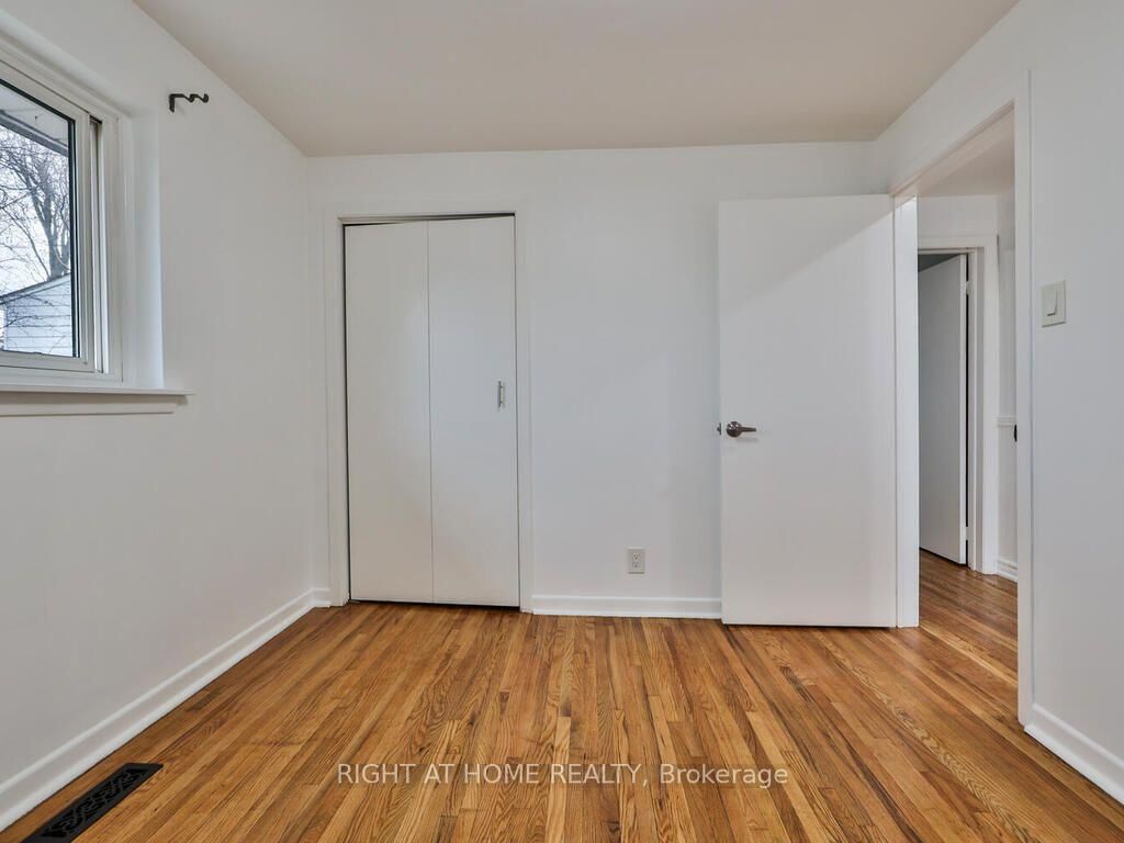 9 Allister Avenue • Toronto, ON photo 27