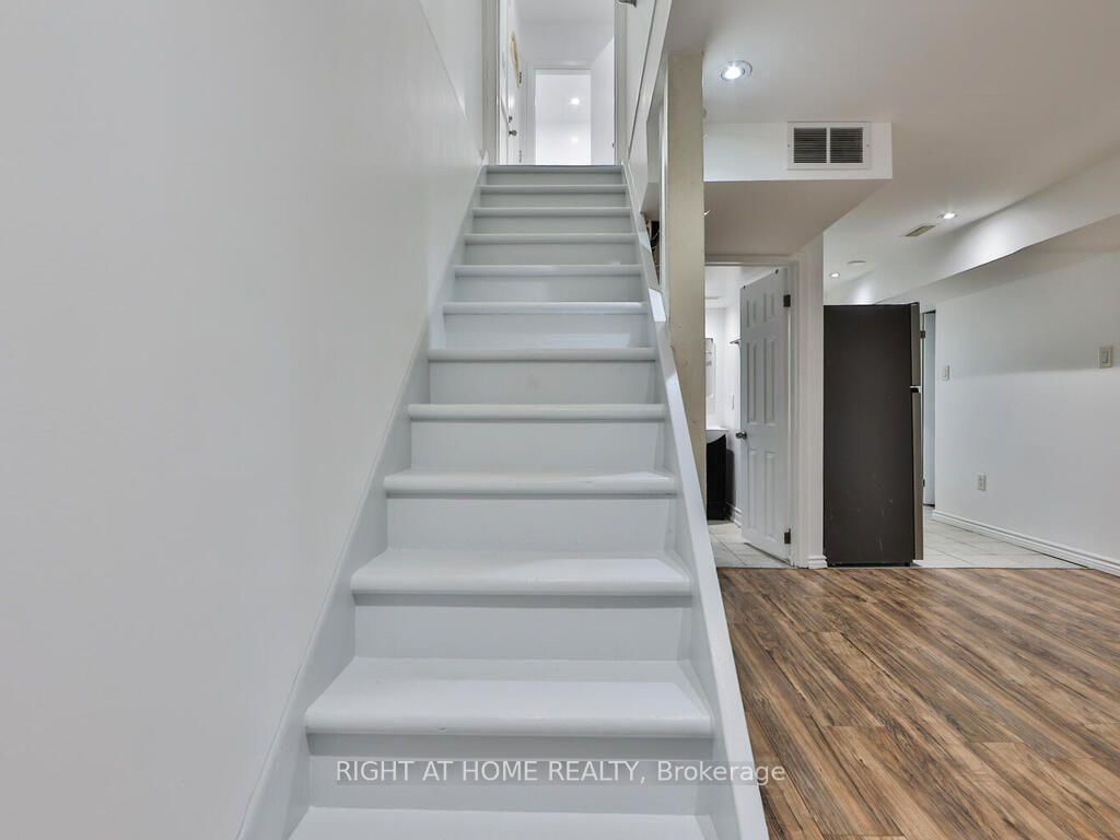 9 Allister Avenue • Toronto, ON photo 33