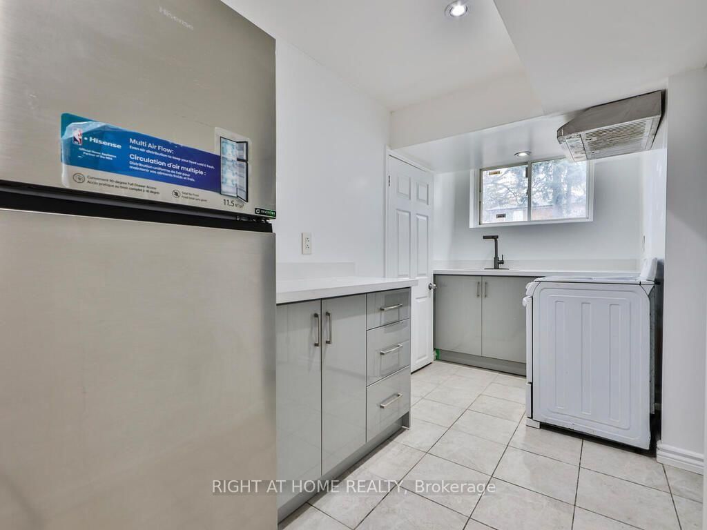 9 Allister Avenue • Toronto, ON photo 37