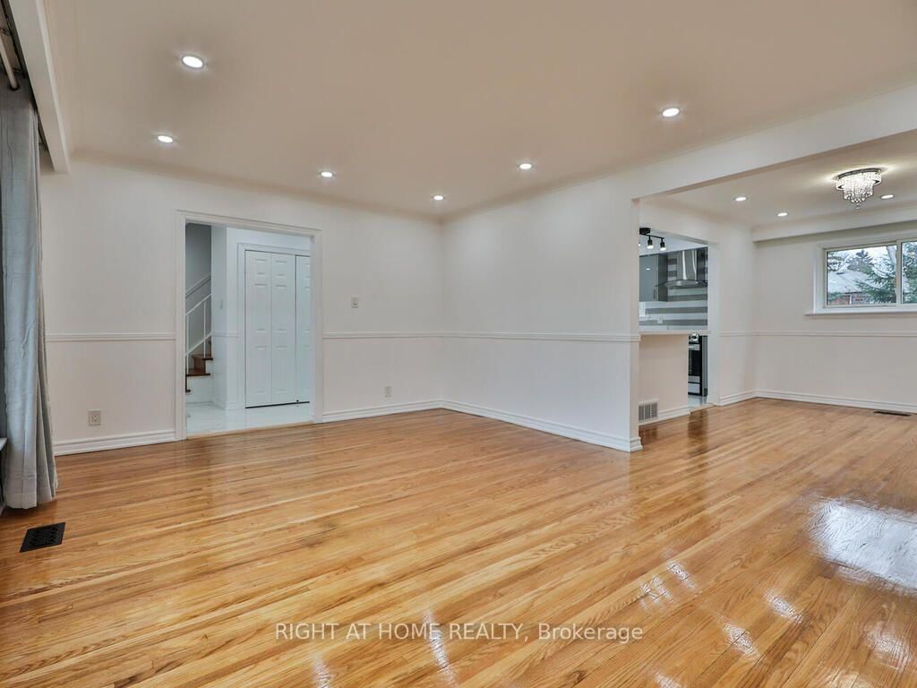 9 Allister Avenue • Toronto, ON photo 8
