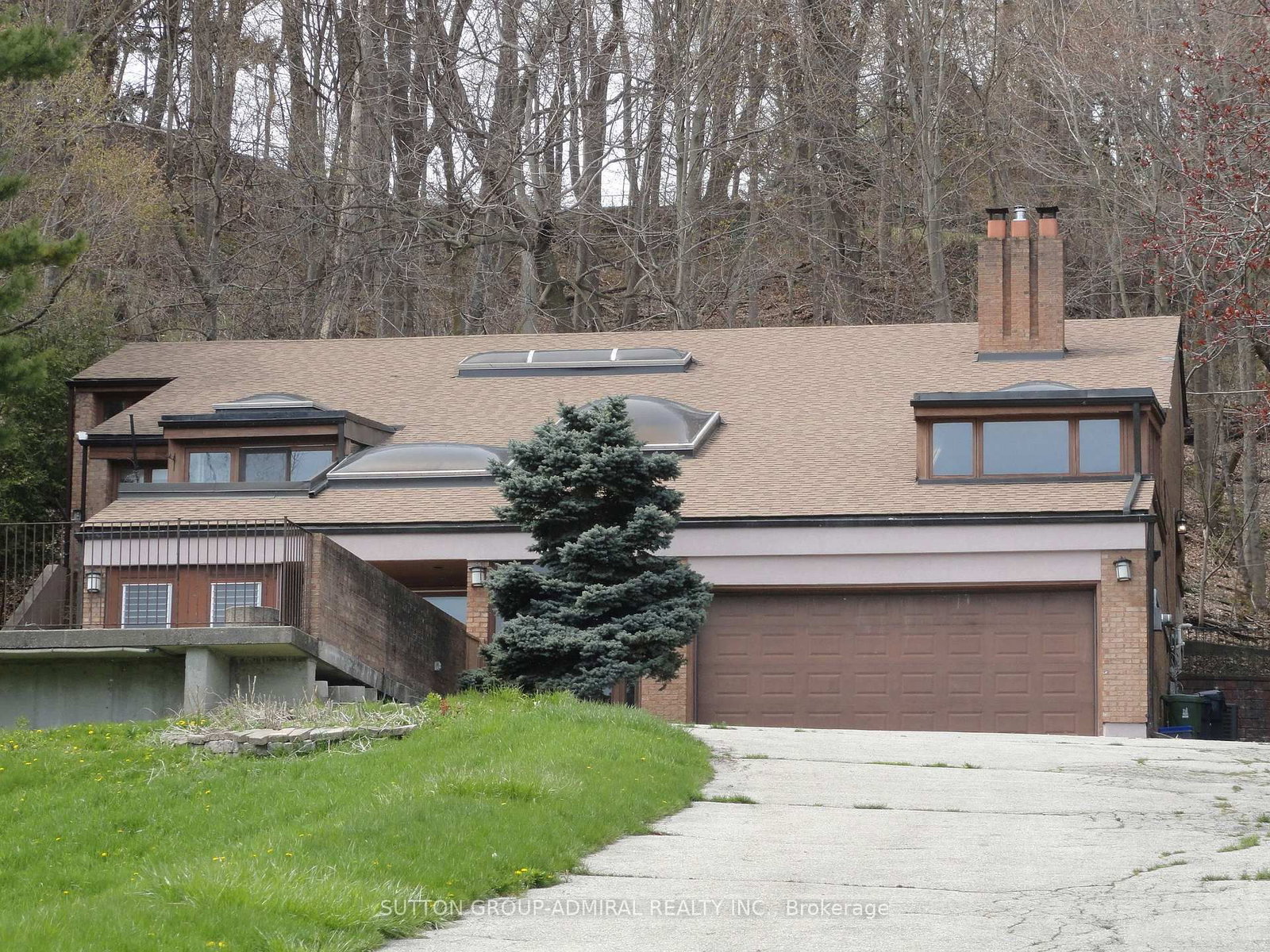 37 Meadowcliffe Drive • Toronto, ON photo 2