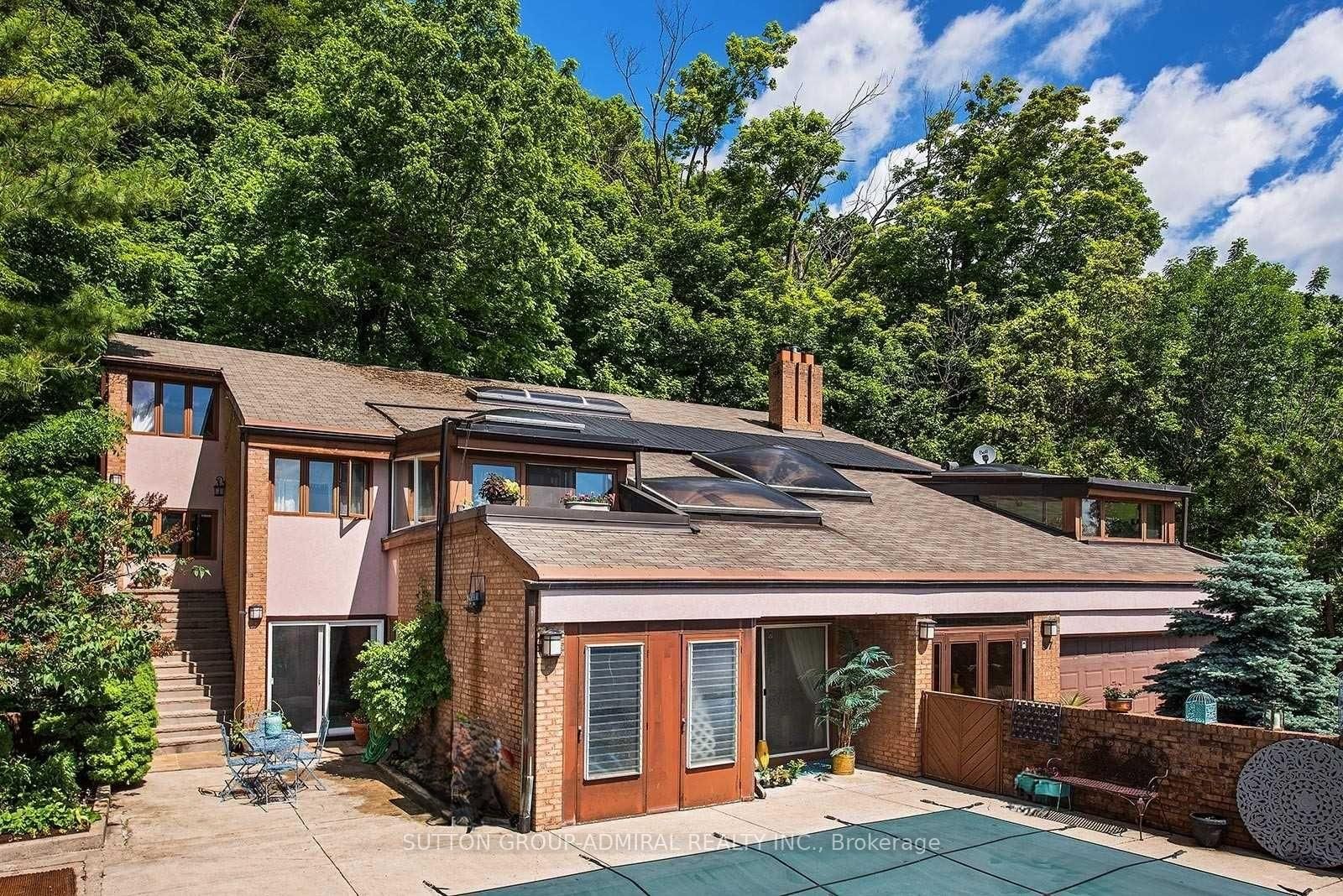 37 Meadowcliffe Drive • Toronto, ON photo 3