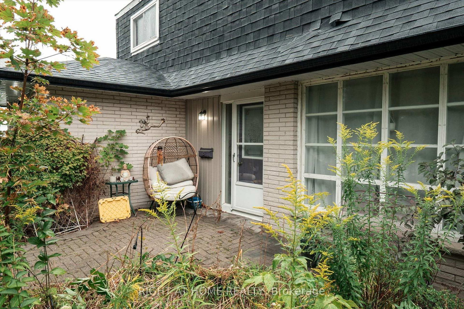 701 Central Park Boulevard N • Oshawa, ON photo 2