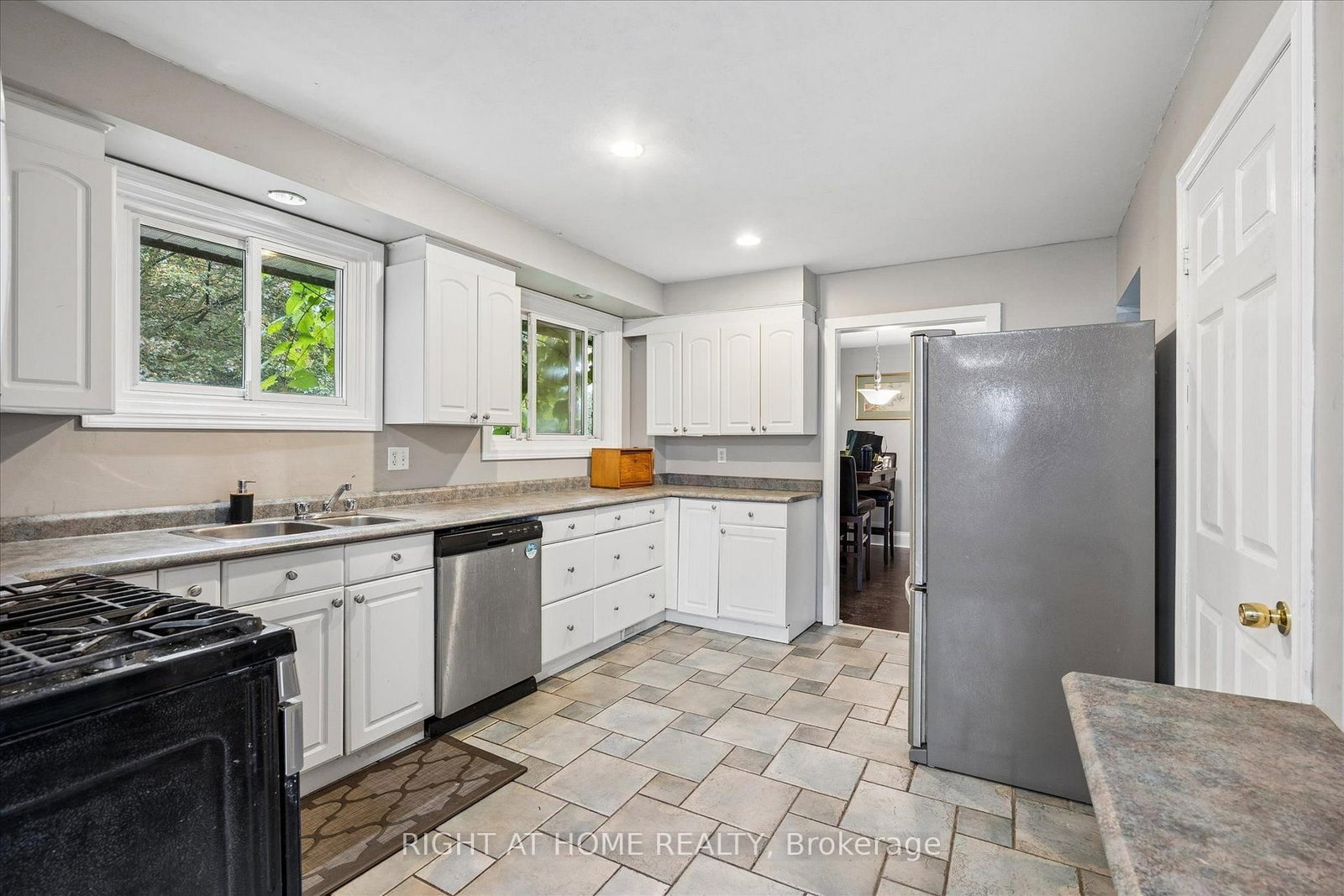 701 Central Park Boulevard N • Oshawa, ON photo 8