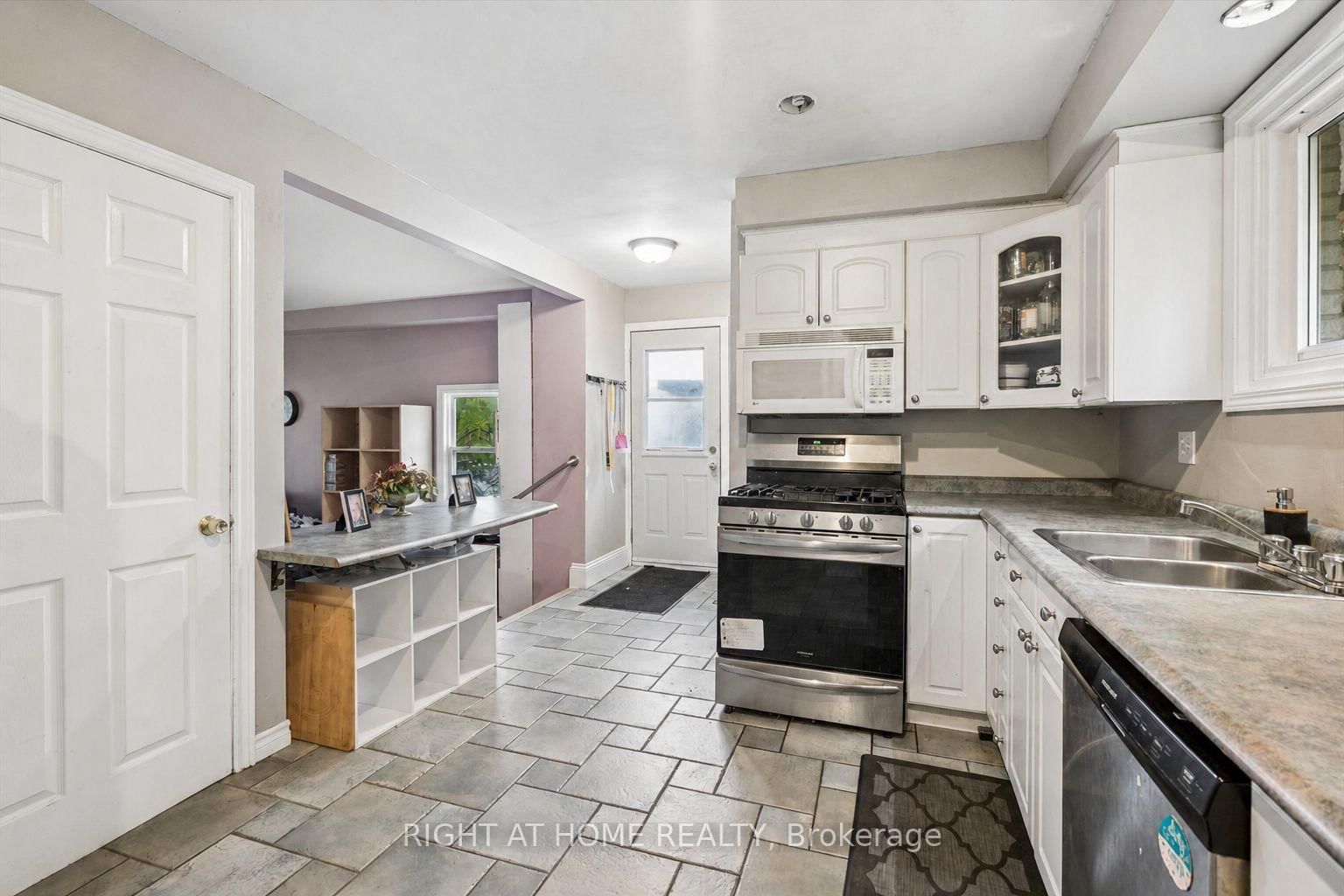 701 Central Park Boulevard N • Oshawa, ON photo 9